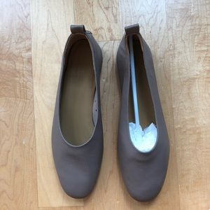Everlane beige day glove ballet flats